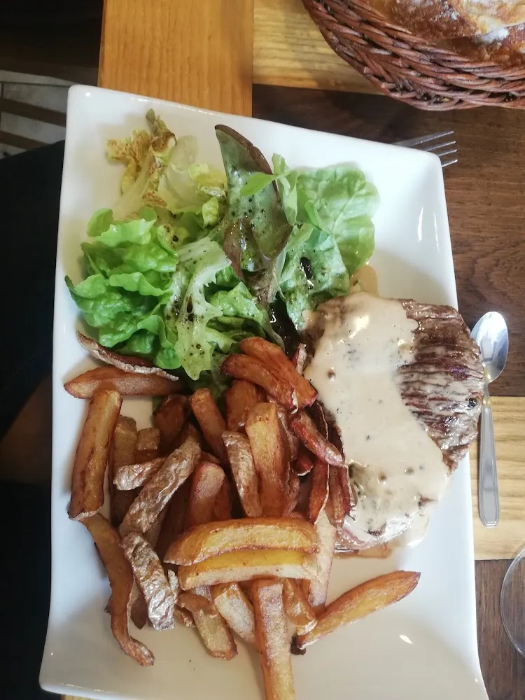 Bavette de Boeuf Simental Frites Maison Et Salade Verte