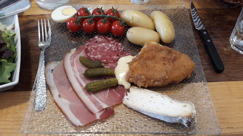 Fondue Savoyarde Salade Verte Charcuteries