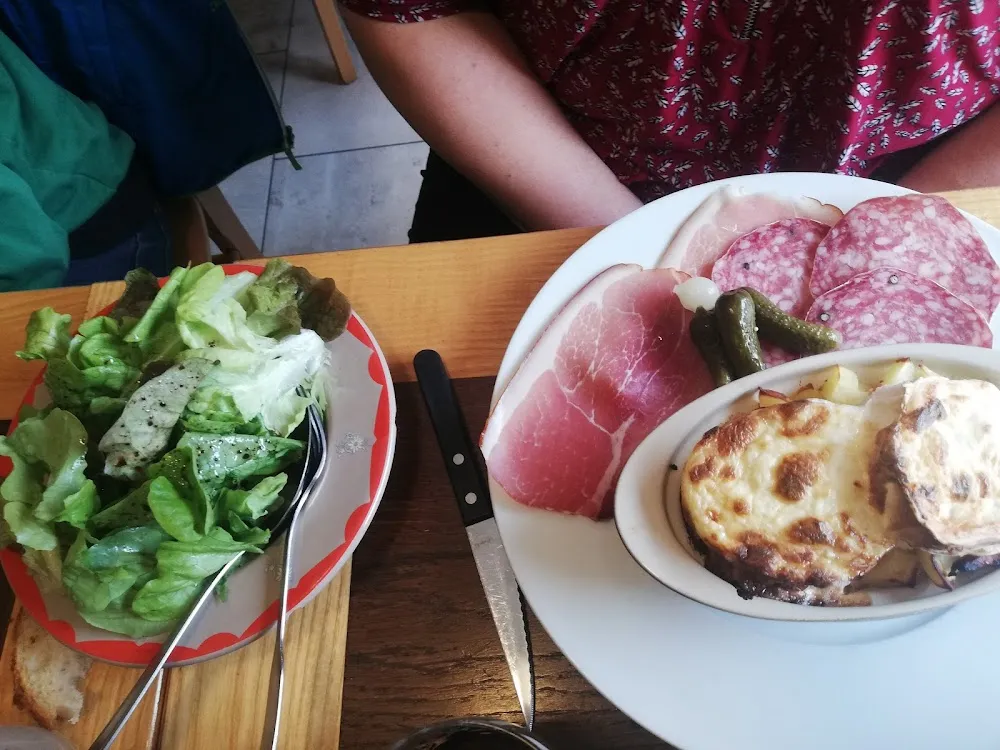 Tartichevre Charcuterie Et Salade Verte